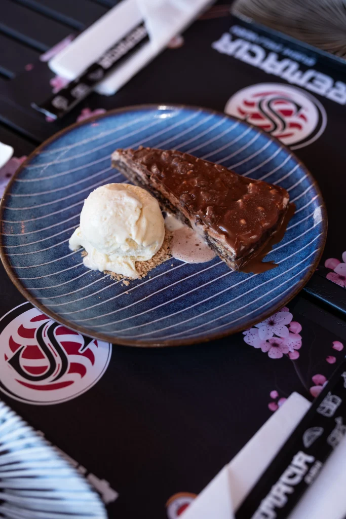 Tarte Toblerone com gelado de baunilha na Supremacia Sushi